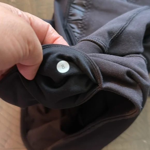 Lululemon leggings ((8) - Picture 7 of 7